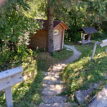 хатина у христини